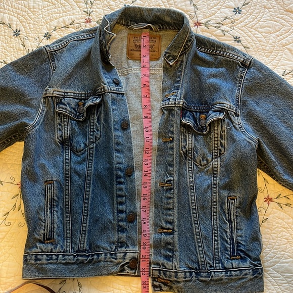 20% OFF BUNDLES! Levi’s Jean Jacket. Blue. Large 16/18 - Picture 10 of 13
